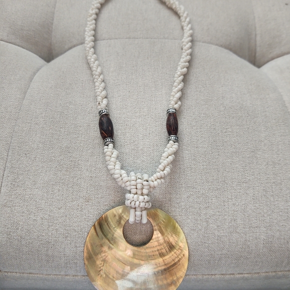 Shell necklace - Picture 2 of 2